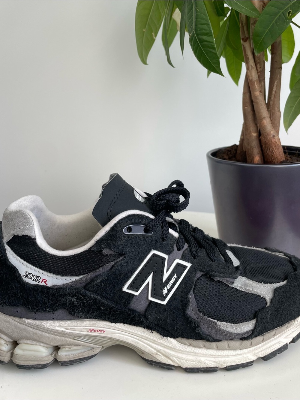 Women Size 8.5 New Balance 2002R
Protection Pack Black Grey Shoes